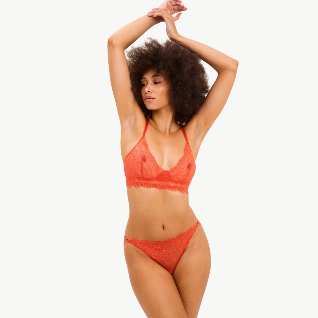 understatement-triangel-bralette-aus-spitze-mit-u-ausschnitt image 2