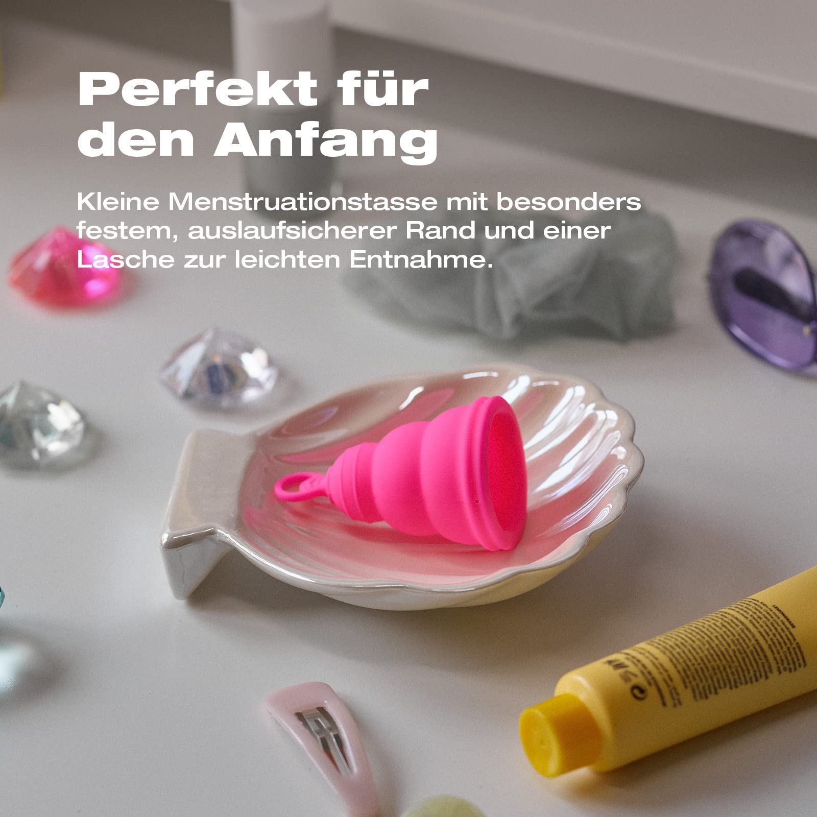 intimina-lily-cup-one-faltbare-menstruationstasse-f-r-anf-ngerinnen image 2